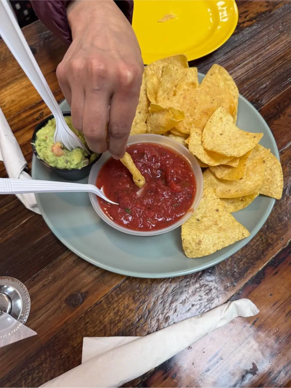 gauc + salsa and chips at El Limón