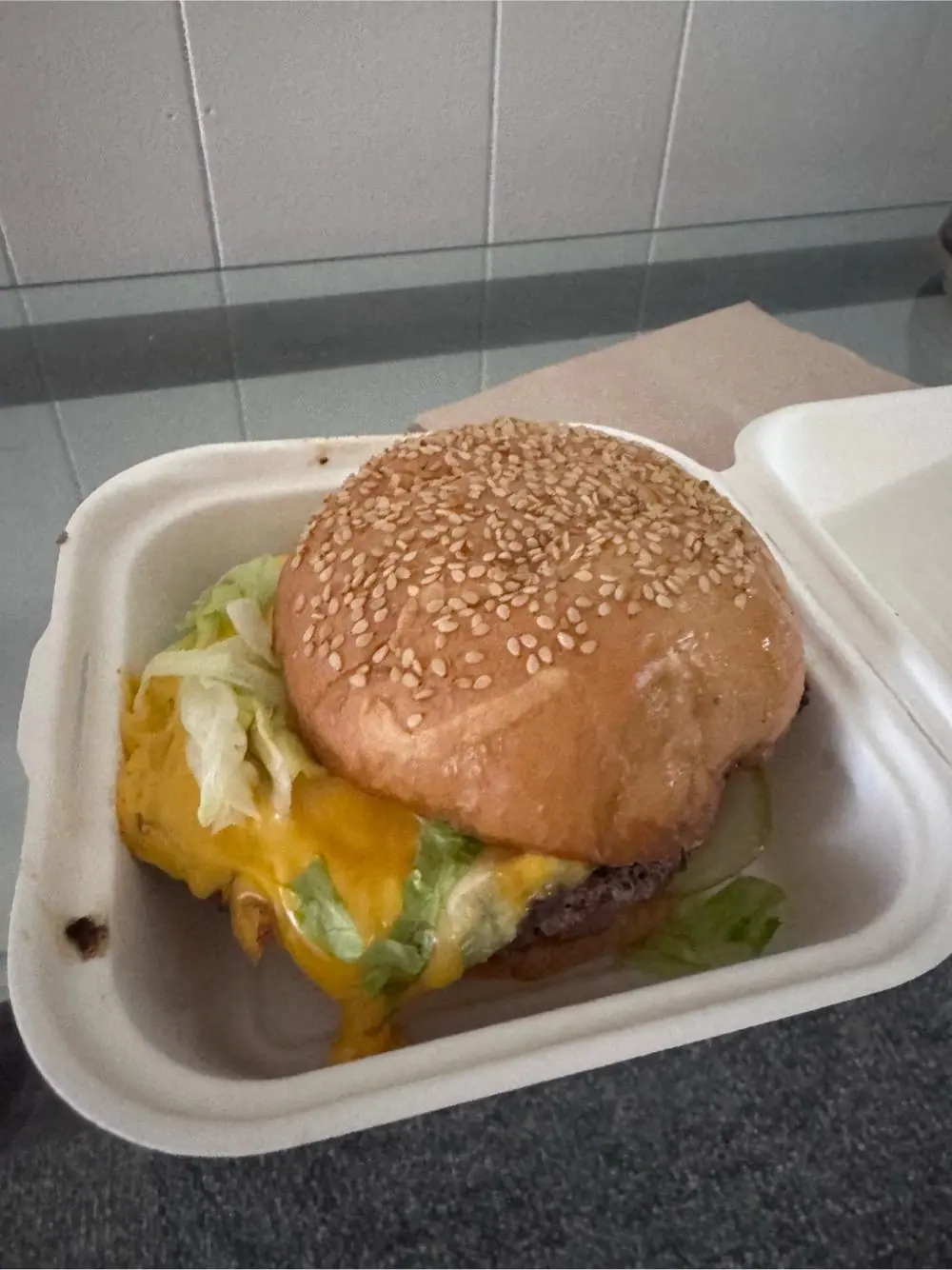 burger at Iggy's Eggies