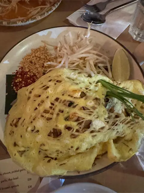 Pad thai at LumLum