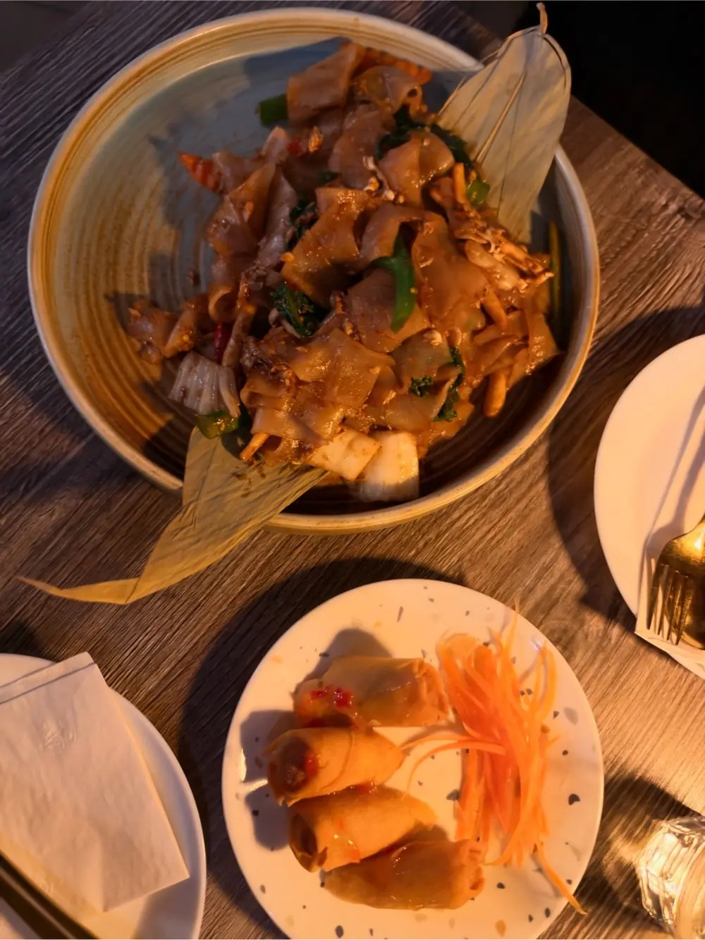 pad see ew at NA RATH Thai