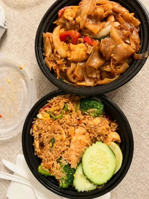 Pad see ew at Thonglor Thai Restaurant (Queen)