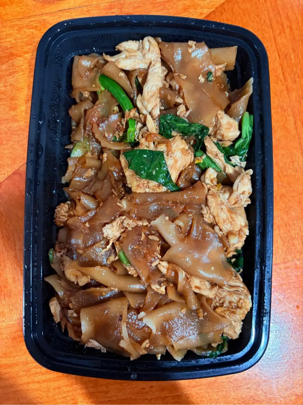 Pad see ew at Thai Villa