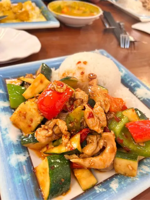 kung pao chicken at G & Y Bakery & Cafe